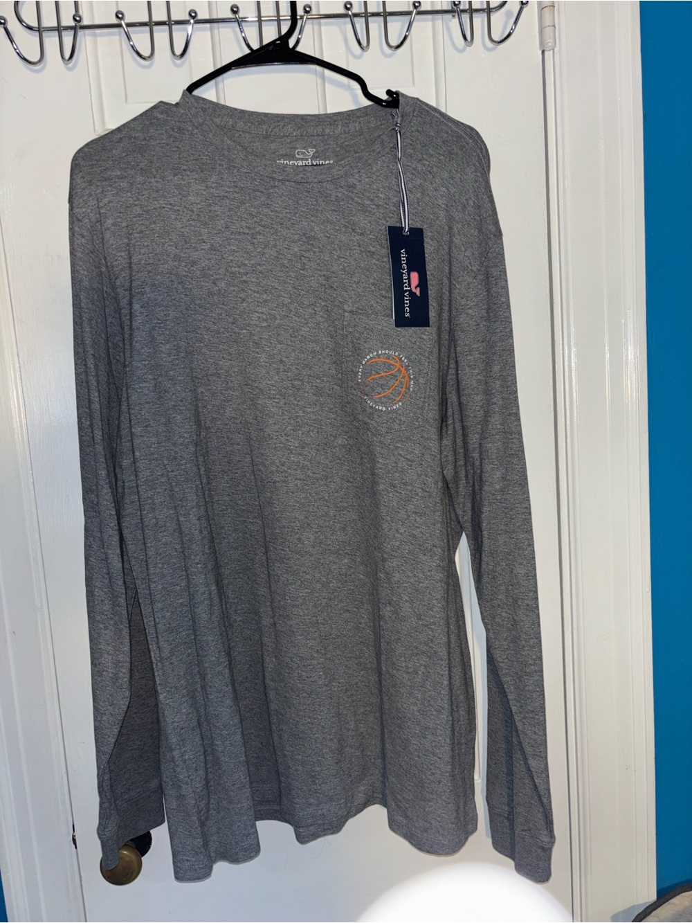 Vineyard Vines Men’s Long Sleeve March madness pocket t-shirt size L NWT